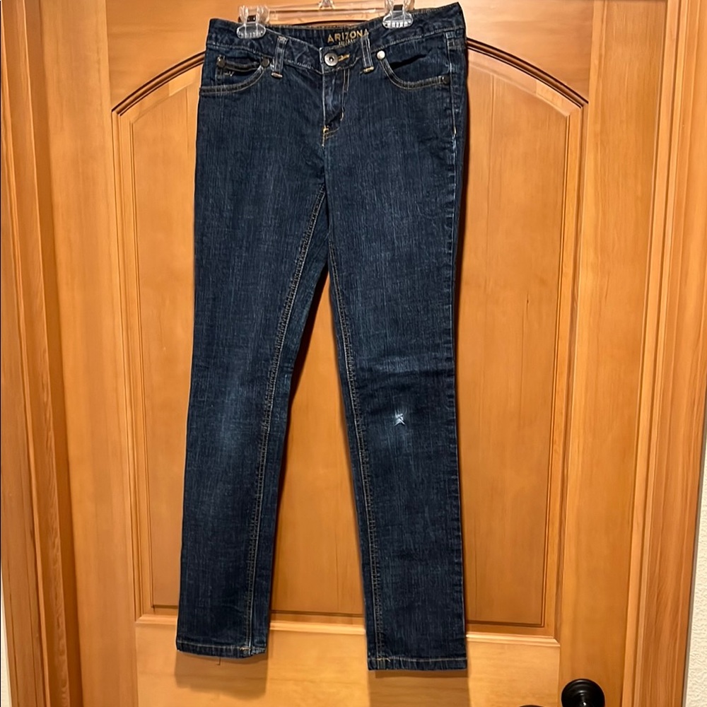 Arizona Jean Company Blue Skinny Jeans with Distressed Knee